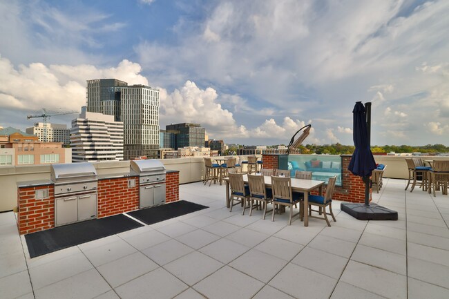 Building Photo - Pets Welcome!! Private Garage Parking Avai...