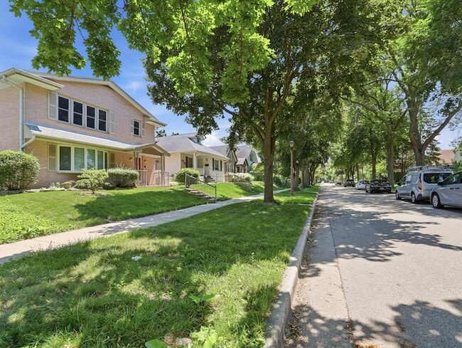 Building Photo - 4536 N Larkin St