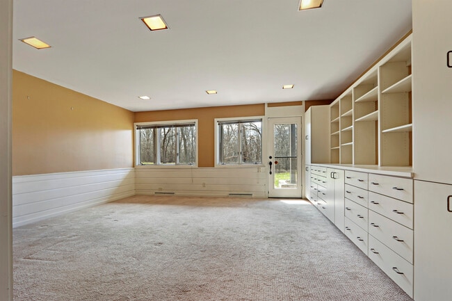 Building Photo - 6147 Taylor Ave