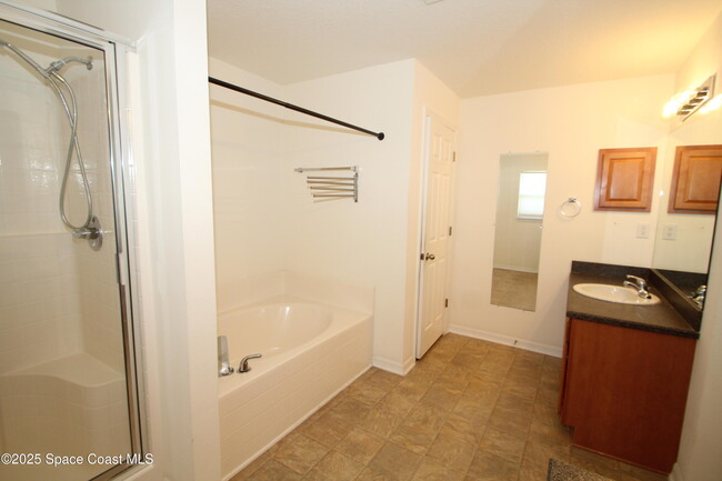 Building Photo - 2295 Botanica Cir