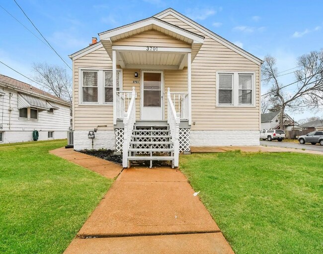 Primary Photo - 3701 Viking Ave