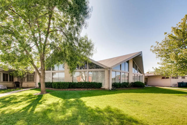 Building Photo - 8856 Northshore Dr