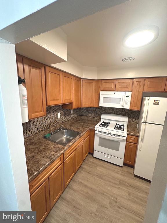 Building Photo - 8027 Rodney St