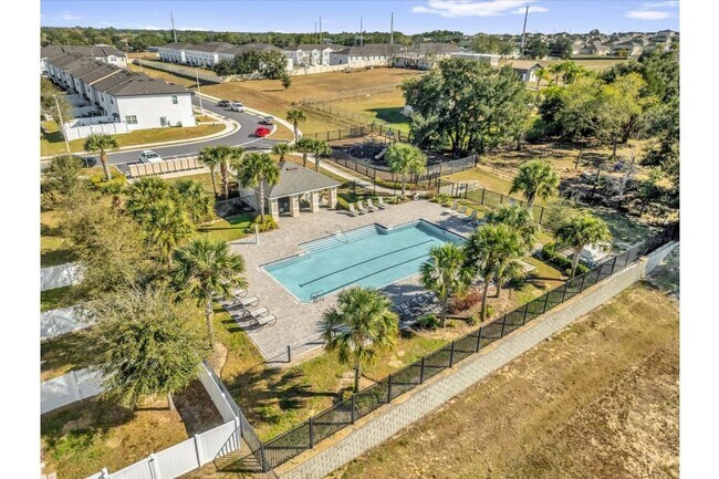Building Photo - Modern 3-Bed Townhome w/ Garage in Desirable Davenport Community