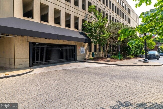 Building Photo - 2001 Hamilton St