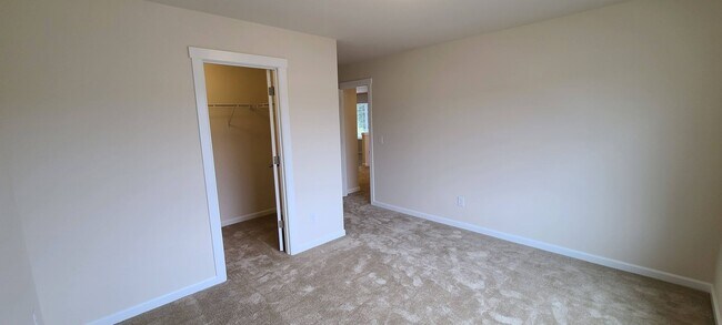 Building Photo - Gorgeous 3- bedroom 2.5 bathroom Port Orch...