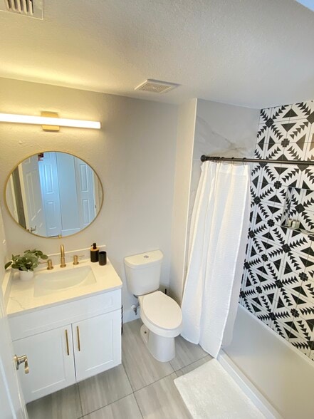 Modern bathroom with rain shower. - 4645 Saint Croix Ln