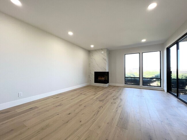 Building Photo - Beautifully Remodeled Condo with OCEAN VIE...