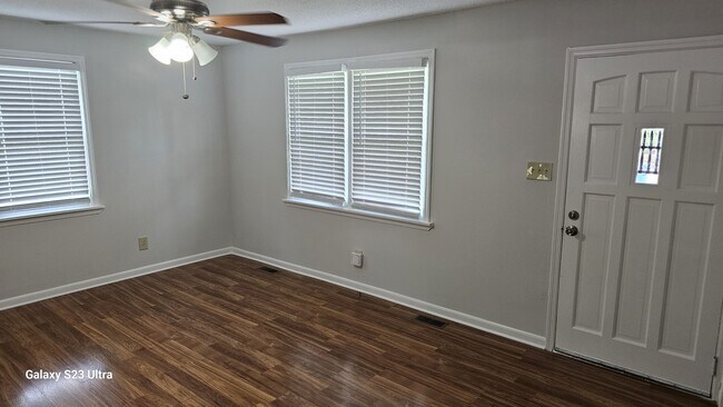 Building Photo - 108 Armstrong Dr