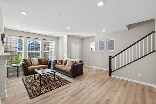 Building Photo - Anoka Detached Townhome