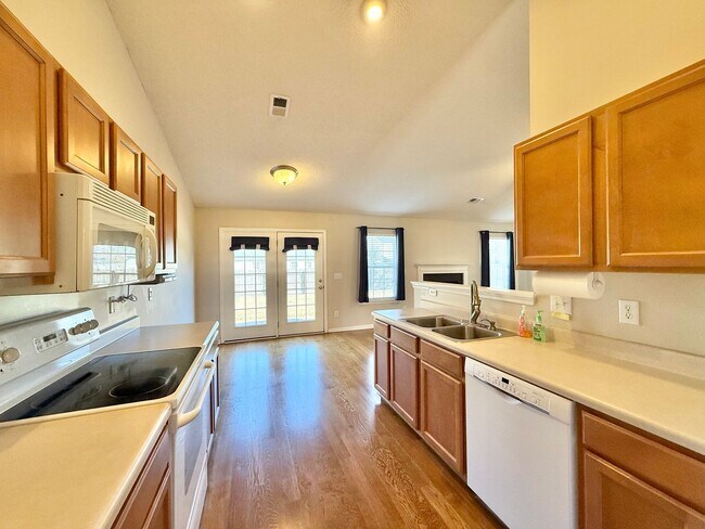 Building Photo - Charming 3BD, 2BA Fuquay-Varina Home with Fenced Backyard and Modern Upgrades