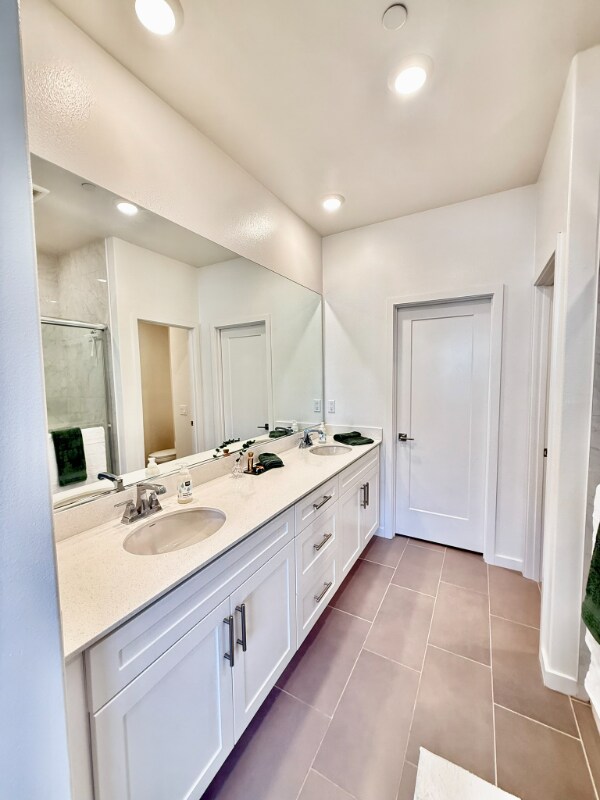 Building Photo - 806 S Grable Cir