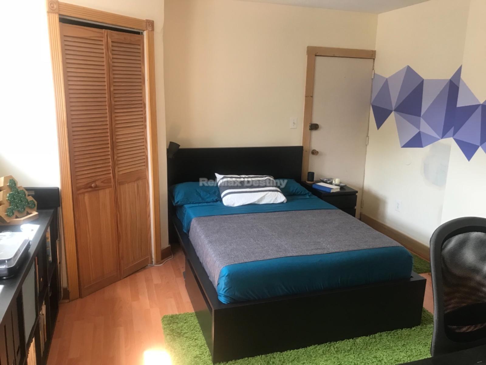 Building Photo - 13 Andrew St