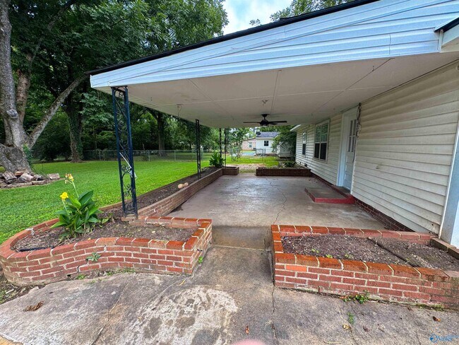 Building Photo - 1530 Somerville Rd SE