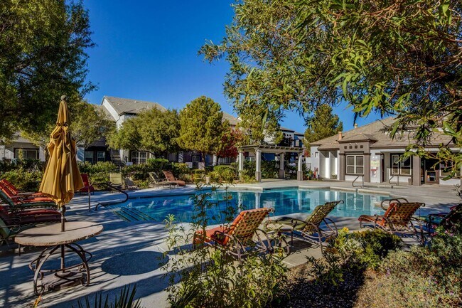 Building Photo - Charming 1 bedroom Condo with full size Ga...