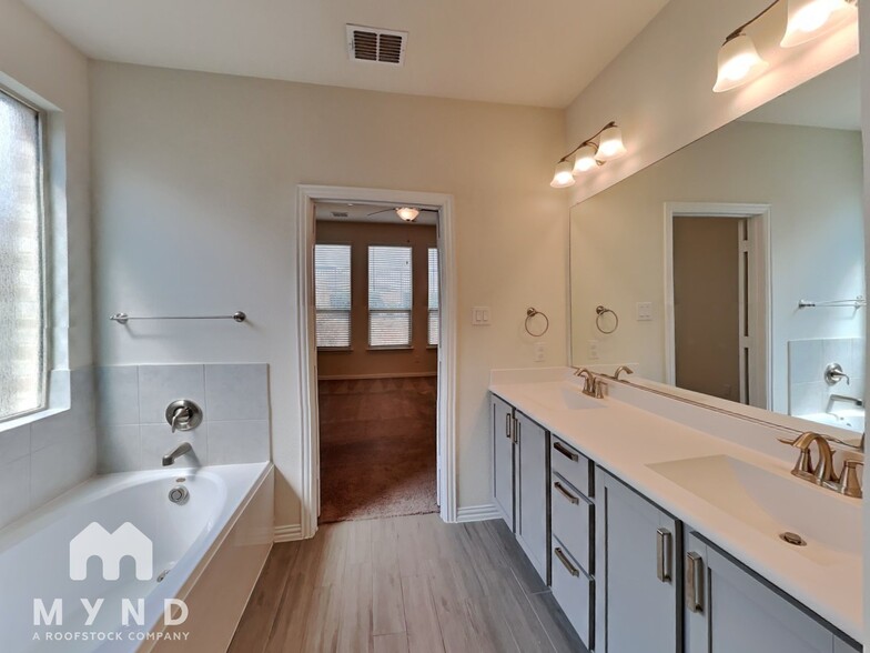 Building Photo - 14880 Gilley Ln