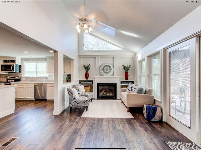 Building Photo - Beautiful Open & Remodeled 5 Bedroom Home ...