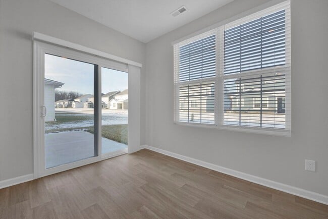 Building Photo - High End-New Build 5 Bed Home Plain City