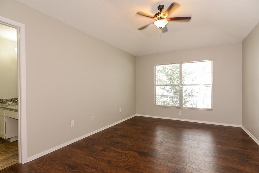 Building Photo - 1428 High Knoll Dr