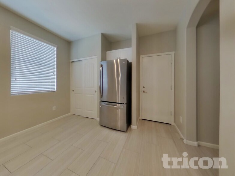 Building Photo - 12546 W Hummingbird Terrace