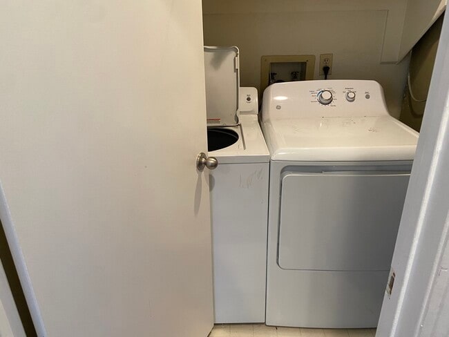 Building Photo - 535 Pierce St