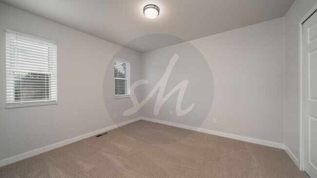 Building Photo - Fully Remodeled Home in Old Farm