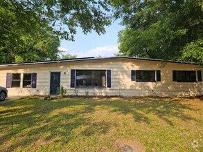 Building Photo - Lots of updates!