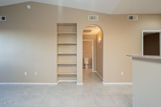 Building Photo - 2929 W Yorkshire Dr