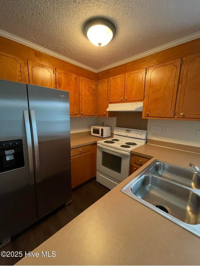 Building Photo - 2104 Flagstone Ct