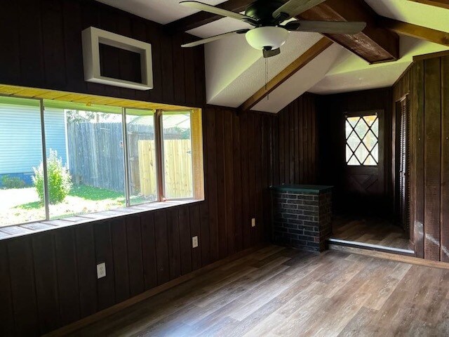 Building Photo - 8593 Victoria