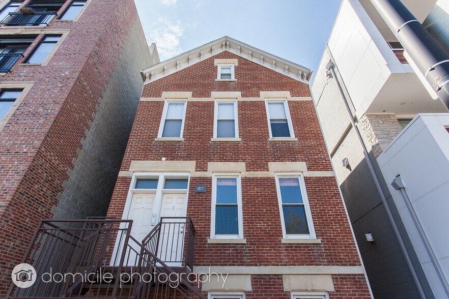 Building Photo - 1817 W Armitage Ave
