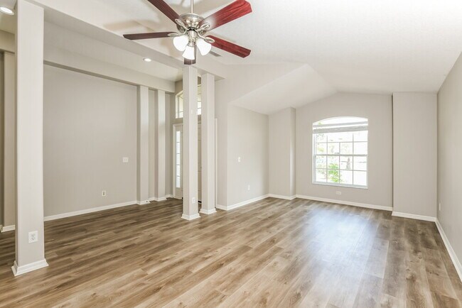 Building Photo - 5652 Sycamore Canyon Dr