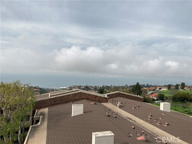 Building Photo - 6542 Ocean Crest Dr
