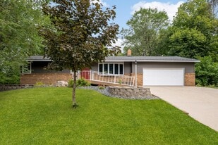 Building Photo - 11004 Oak Knoll Ter N