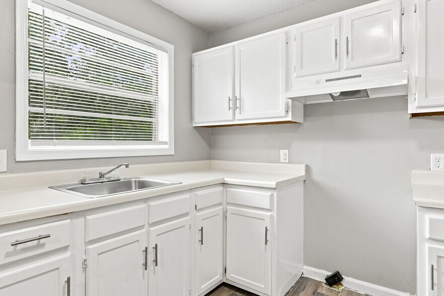 Building Photo - Skyview Townhomes