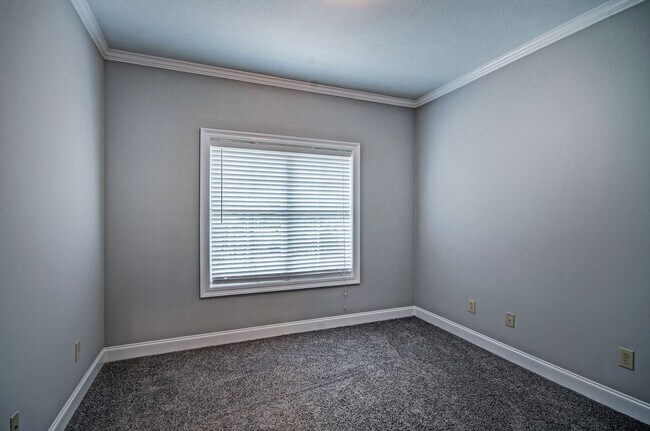 Building Photo - 123 Cedar Green Dr