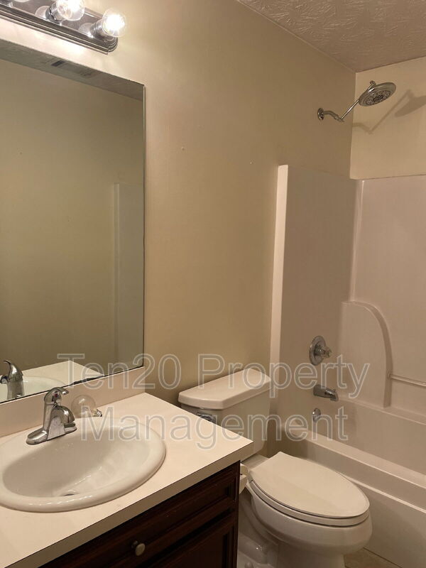 Building Photo - 5715 Boby Dr