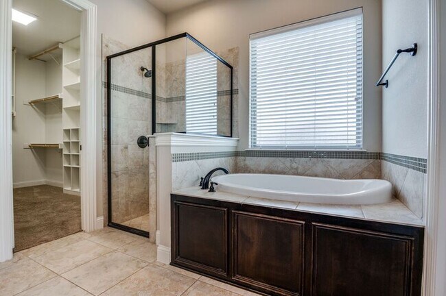 Building Photo - 830 Cross Creek Ct