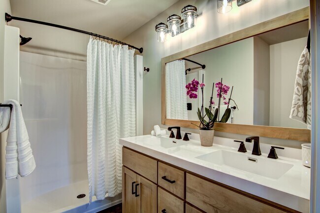 Building Photo - Brand New Luxury Townhomes: 3BR, 2.5Bath Altoona WI