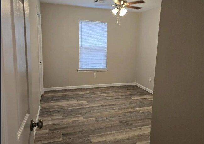 Building Photo - 4103 W 56th Pl