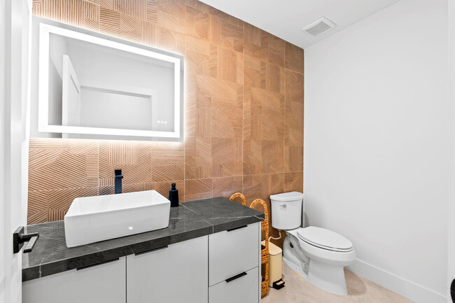 Building Photo - 1725 NE 23rd Ave