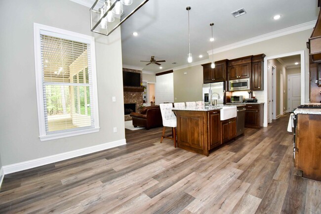 Building Photo - Beautiful 5 Bed 4 Bath Home in Ruston!