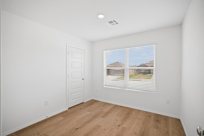 Building Photo - 2123 W 30th Pl