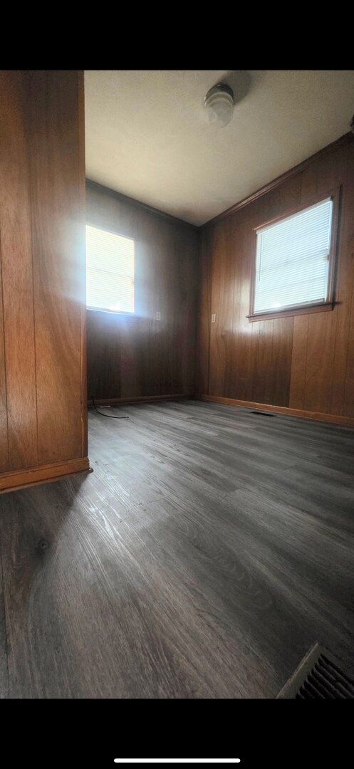 Building Photo - New Rental Available-2 Bedroom 1  Bath