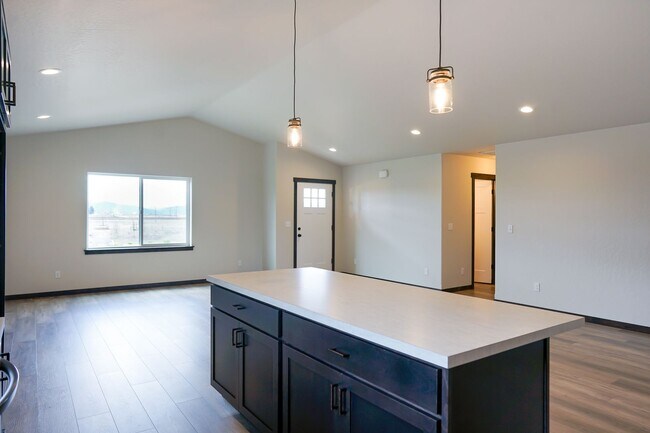 Building Photo - Brand New with 3 car garage