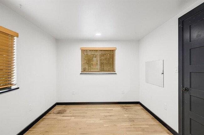 Building Photo - 1711 Brentwood St