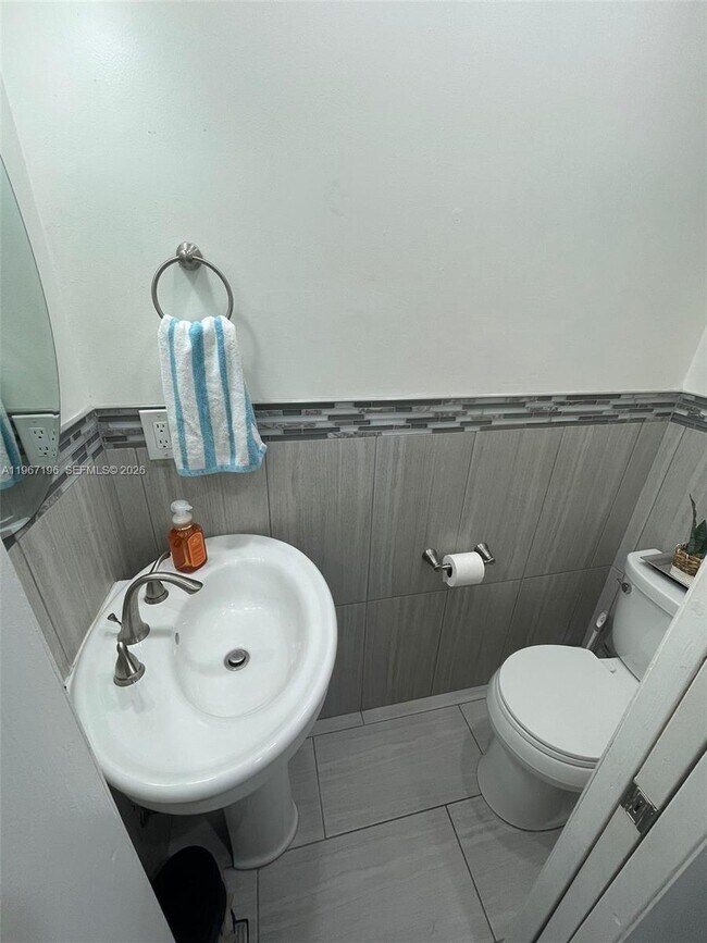 Building Photo - 755 Sand Creek Cir