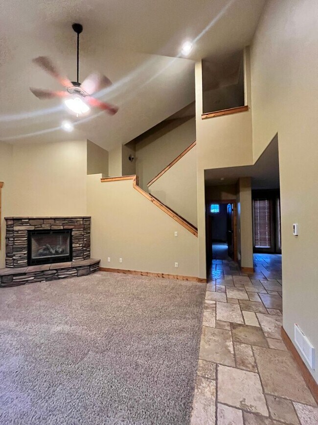 Building Photo - 3 bed, 3 bath Duplex in Driggs