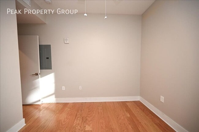 Building Photo - 433 E 13th St