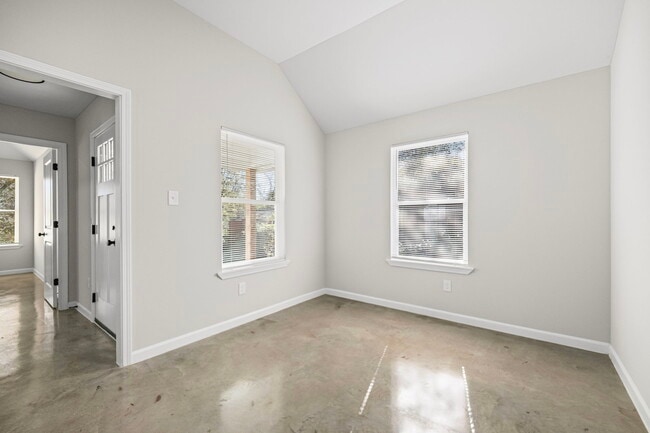 Building Photo - 1166 Melrose St